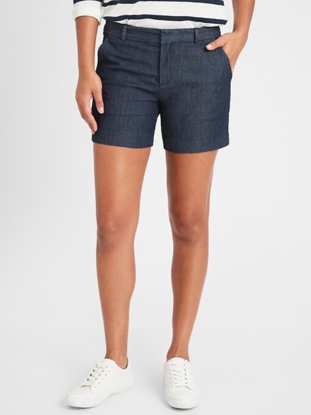 Banana Republic 5 Inch Tailored Mid Rise Blue Chambray Shorts
